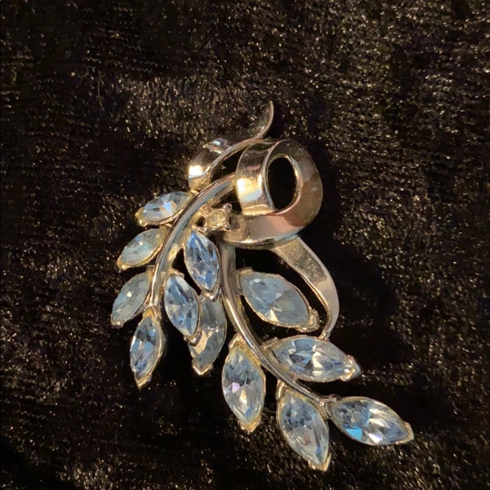 Vintage 1930’s Crystal Brooch